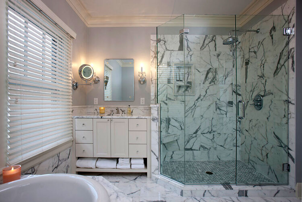 Single-sink vanity with towel shelf