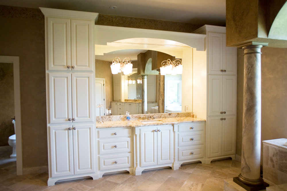 Wall of cupboards with single-sink vanity