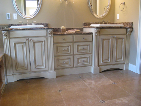 Double-sink vanity w/center drawers