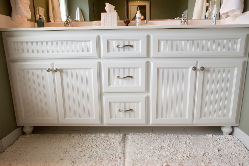 White double-sink vanity w/center drawers