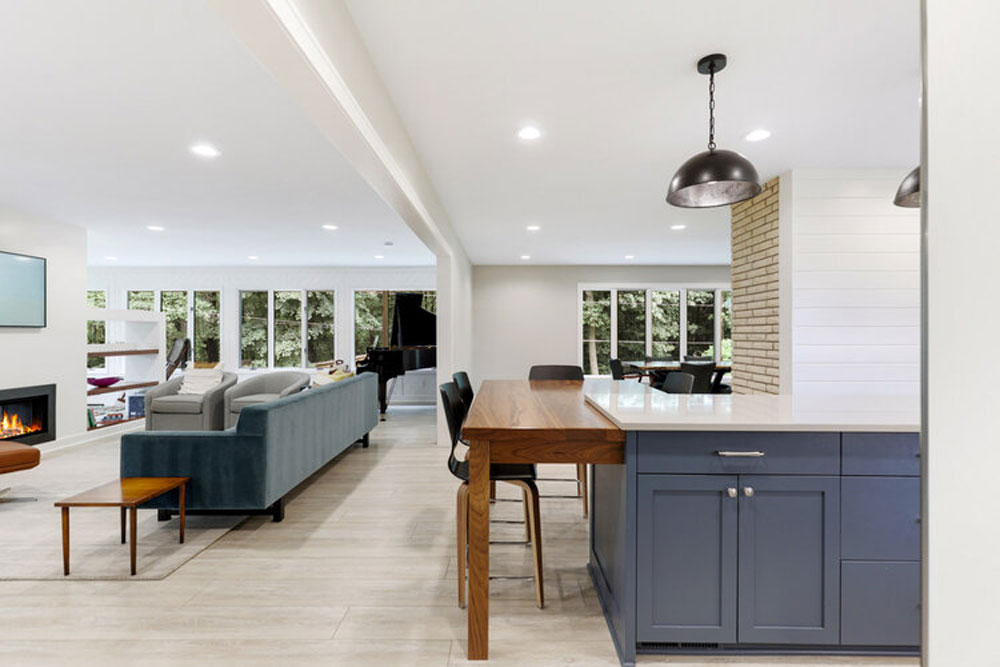 Livingroom, open concept to kitchen