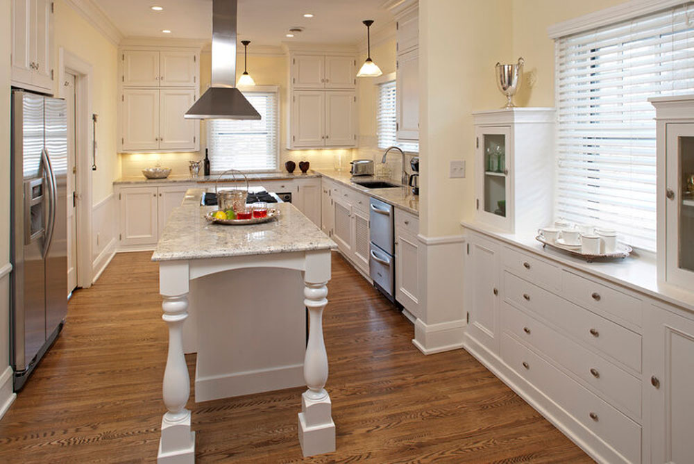 White cabinets/stovetop on island