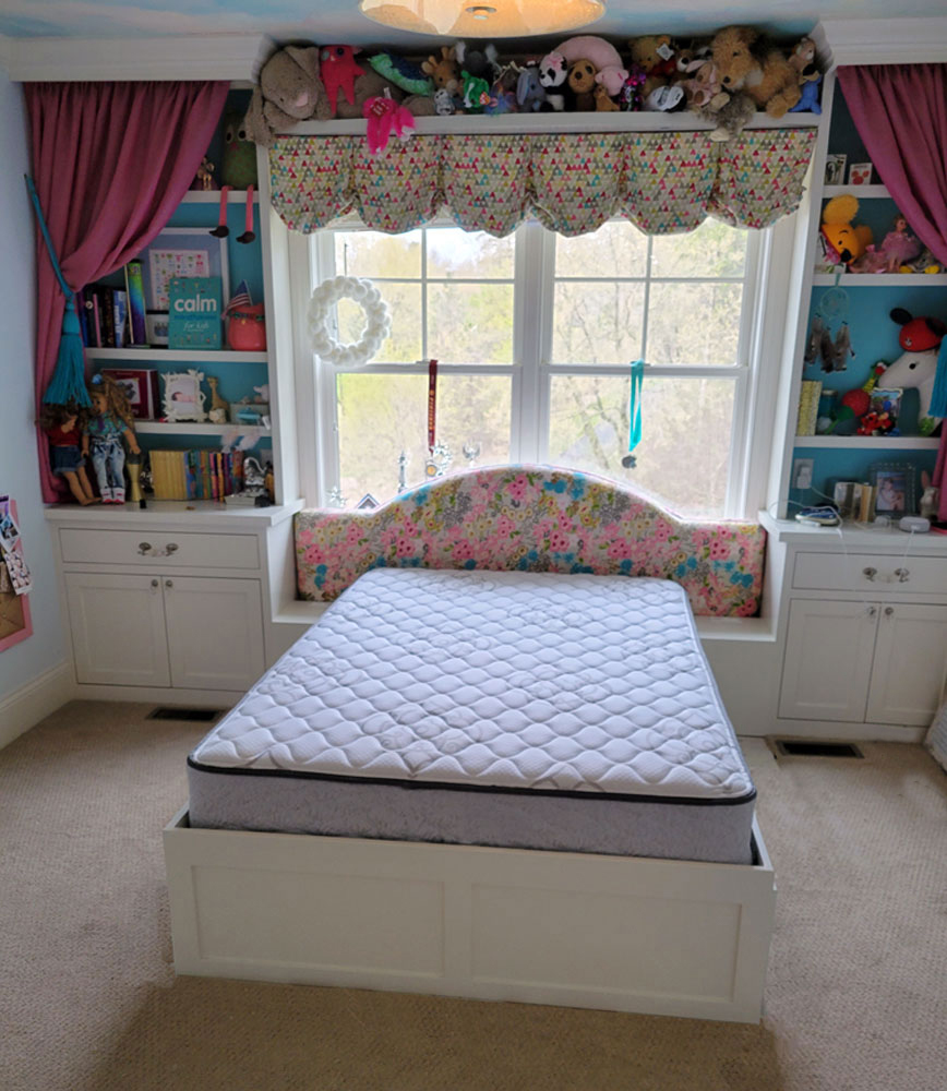 Kids bedroom w/built-in storage & bed platform